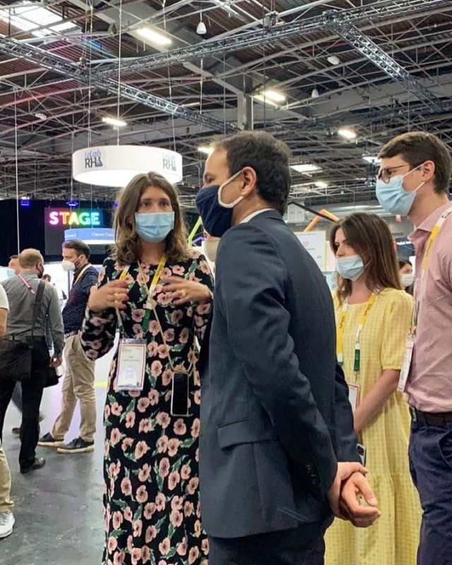AiKa @ VivaTech📢 Presenting our last VR social platform to @cedric_o_num , French Minister of Digital👏🏻

Thank you for visiting our booth @cadaf_art @beauxarts_magazine 

Day 2 at VivaTech is going on, hoping to see you all at booth D42🙂🎮💥

#aika #vivatech #cadaf #beauxartsmag #dslcollection #technology #digitalart #digitalage #collaboration #art #immersive #experience #vr #gaming #metaverse